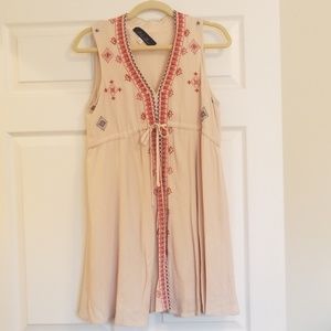 Francesca's Ivory sleeveless embroidered dress